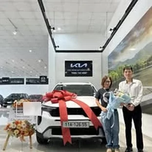 Kia Cao Bằng - Hoạt động hỗ trợ khách chọn xe tại Quảng Hòa.
